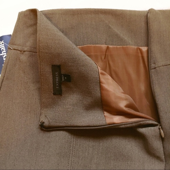 Adorable Express Skirt with Front Flap Pockets - Picture 3 of 4